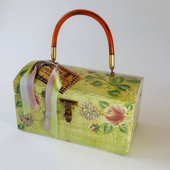 Vintage tole painted box bag, spring green and garden roses - Picture 7 of 15